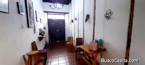Vendo casa en el centro de Antigua para remodelar