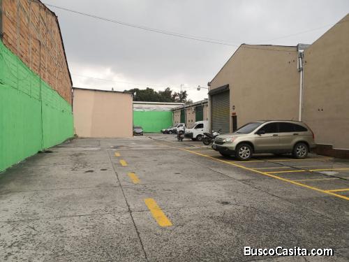 RENTO OFIBODEGA ZONA 12 