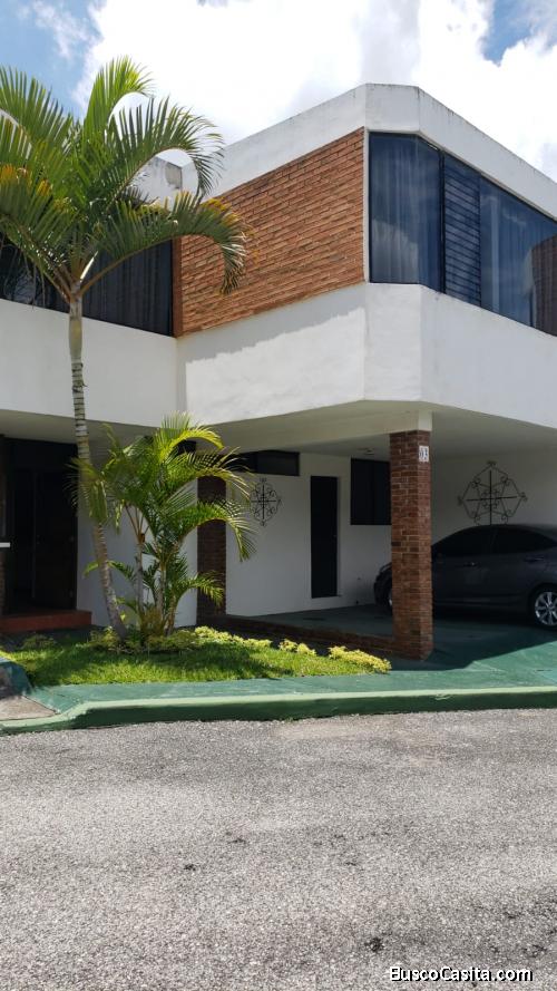 Casa en venta en Colonia Las Charcas zona 11, Condominio El Roble 2