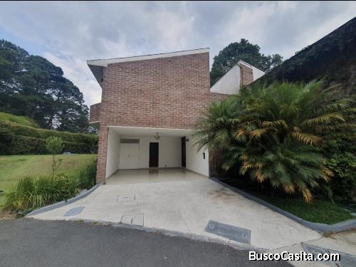 ZONA 16: SE VENDE CASA EN KANAJUYU