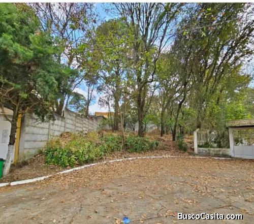 Terreno semi plano 1417 m2 zona 6 Mixco