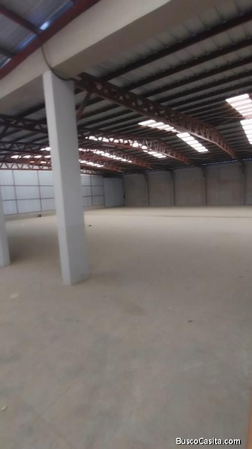 RENTO BODEGA DE 1200 M2 EN SAN MIGUEL PETAPA