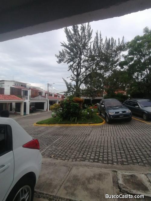 CASA EN VENTA EN ZONA 13 VILLAS AURORA MUNDO INMOBILIARIO