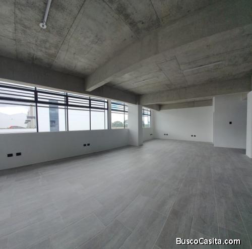 Oficina en renta Internaranjo zona 4 Mixco 