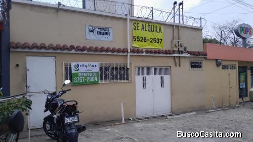 EN ALQUILER  LOCAL EN CALZADA ROOSVELT  IDEAL PARA  ACEITERA O VENTA DE  REPUESTOS