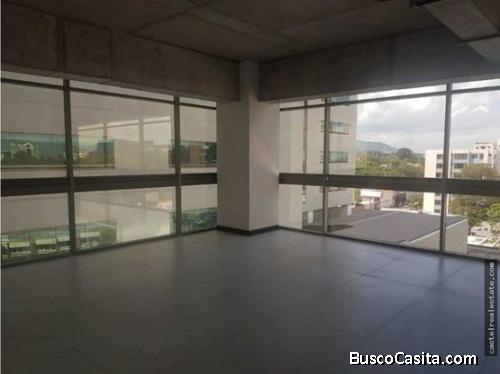 Rento Oficina nueva en zona 10 