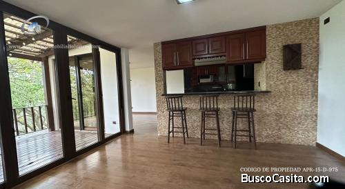 Amplio apartamento en alquiler Zona 15, Con una hermosa terraza.