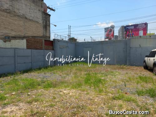 Rento Casa Comercial ubicada en Zona 10 Sobre Boulevard Los Próceres