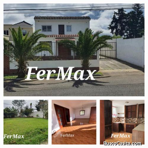 Se VENDE casa con jardín grande en San José Pinula 