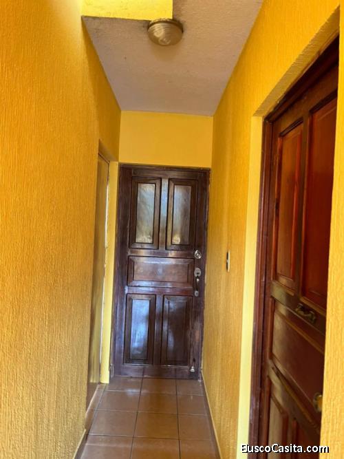 En VENTA casa en zona 16, cerca de la embajada