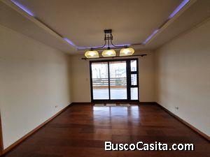 APARTAMENTO PH en venta en zona 10