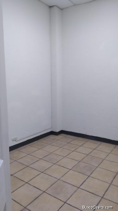 Se Renta Oficina En Plaza Comercial Portal Solé; Idi: 121203