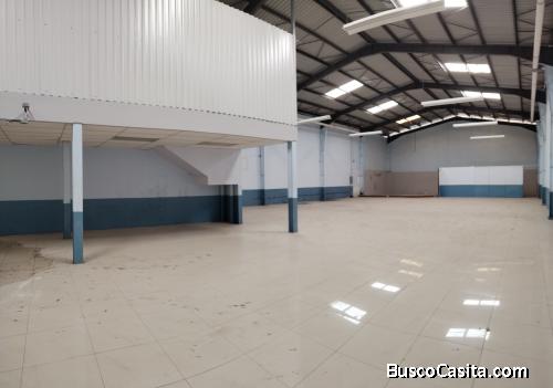 Renta de Bodega 500 metros + mezanine en zona 12 Independiente