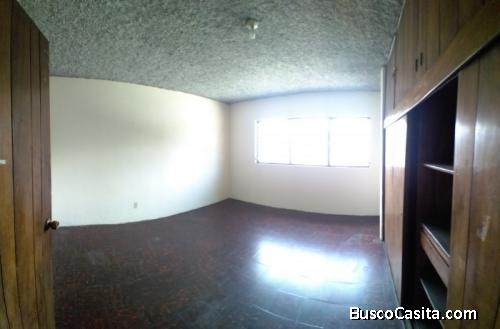 Casa En Venta Excelente Ubicación En Calzada San Juan ; Idi: 120012
