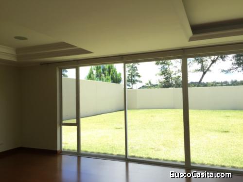 Amplia casa en renta en CAES