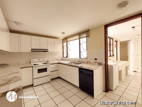 ¡Casa en venta zona 10!