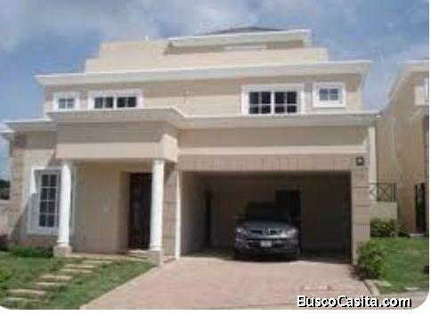 Linda Casa en Venta en Villas de Entreverdes
