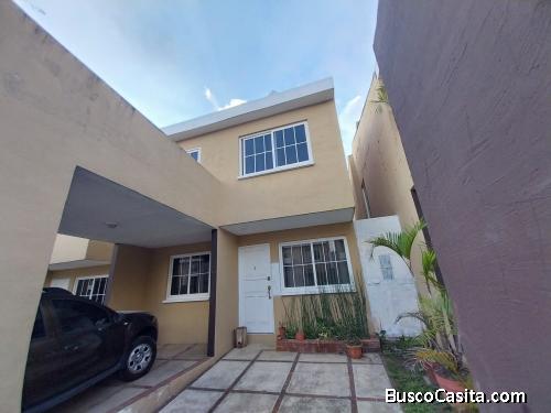 VENDO CASA EN ALTOS DE ARRAZOLA