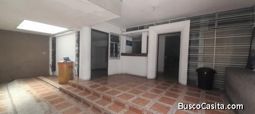 CASA EN RENTA EN ZONA 13 FRENTE A TRANSMETRO