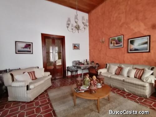 Casa En Venta En Zona 2 A Una Cuada De La Simeón Cañas; Idi: 118123