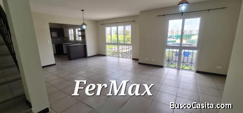 Se ALQUILA apartamento de 2 niveles en Condado El Naranjo 