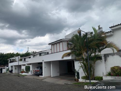 Casa En Venta En Condominio En Zona 10; Idi: 123446