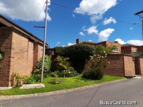 Venta Amplia Y Exclusiva Casa En Santa Catarina Pinula; Idi: 113652