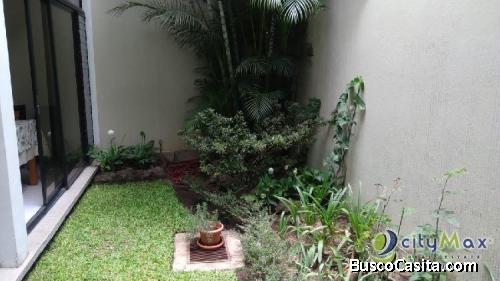 En Venta Amplia Casa En Condominio En Zona 10; Idi: 98574