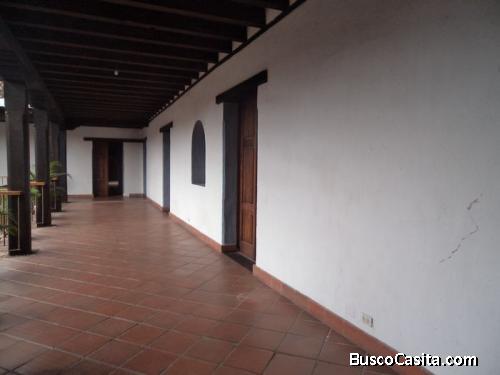 Se Renta Local En Centro Comercial De Antigua Guatemala; Idi: 123940