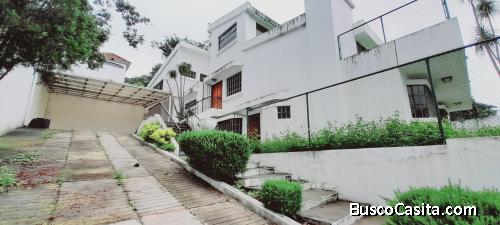 Hermosa casa en venta en Las Hojarascas