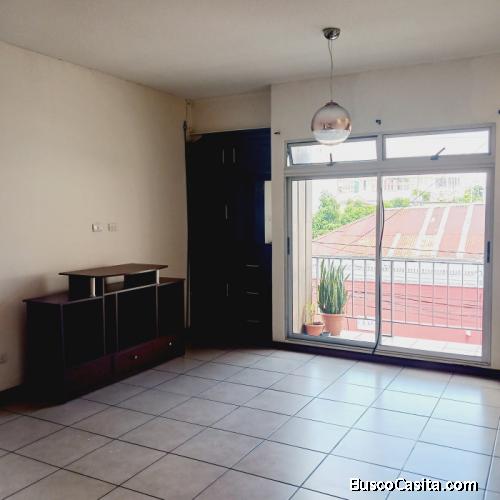 En renta Amplio Apartamento en Edificio Lido Zona 1