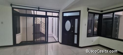 CASA EN RENTA LLANO ALTO VILLA NUEVAMUNDO INMOBILIARIO