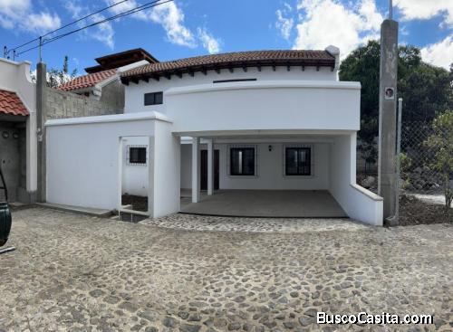 Amplia casa en venta en Antigua Guatemala para residencia o inversión!