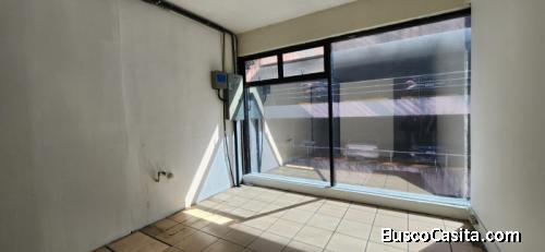 Local sobre vía principal en renta Zona 4 Guatemala