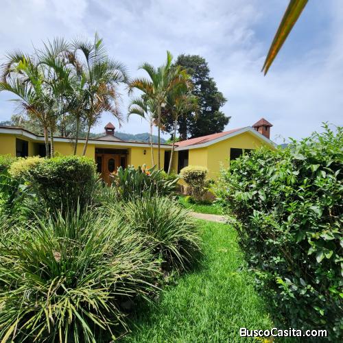 Casa en Venta en el Manzano Santa Catarina Pinula