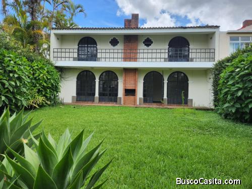 CASA EN VENTA ZONA 15  MUNDO INMOBILIARIO