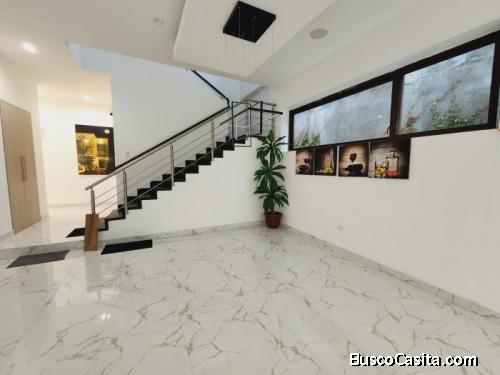 CASA EN VENTA  EN LA FONTANA CAES