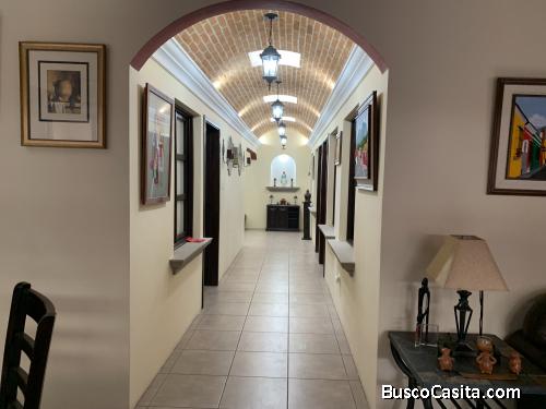 En renta, Citymax Antigua ofrece casa en exclusivo residencial a 10 min del casco urbano de Antigua