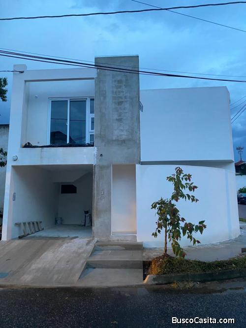 CASA NUEVA EN VENTA EN HACIENDA REAL ZONA 16