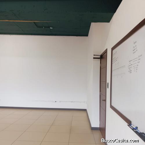 RENTO AMPLIA Y MODERNA OFICINA EN MUXBAL