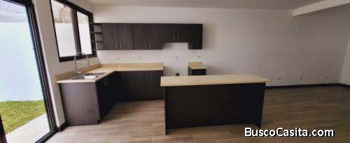 Casa En Pre Venta En Hacienda Real Zona 16 ; Idi: 135899