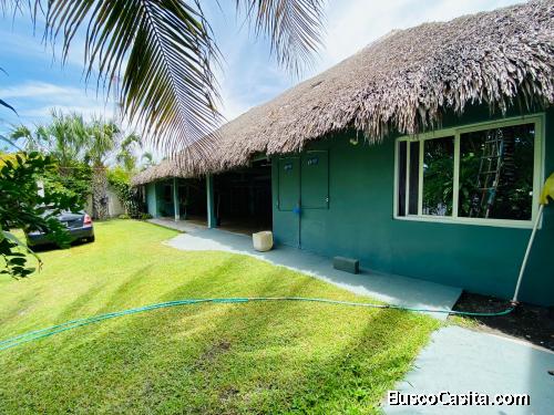 Hermosa Casa de Playa en Venta en Monterrico cerca de la Playa.