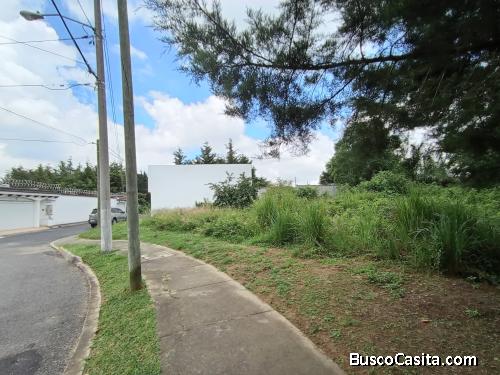 Terreno plano en condominio residencial ubicado en zona 16