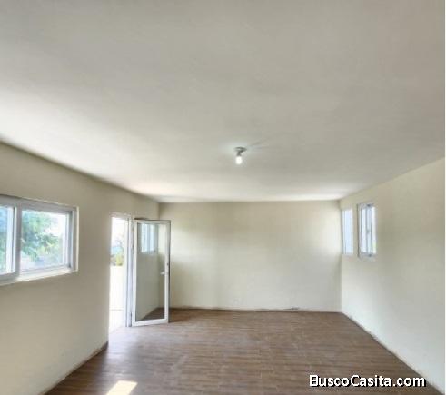 Hermosa y espaciosa casa en venta dentro de garita con seguridad en zona 8 de Mixco