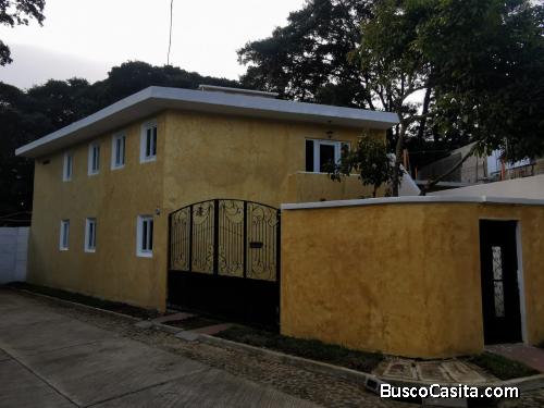 Amplia casa en venta en #SantaLuciaMilpasAltas dentro de condominio 