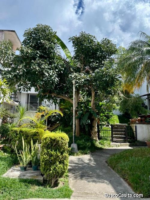 Townhouse en venta  En El Refugio, Zona 15 