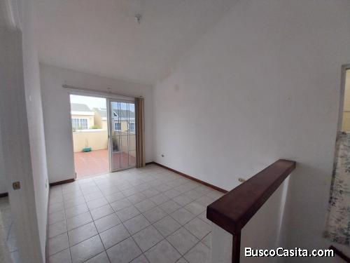 CASA EN VENTA EN ALTOS ARRAZOLA