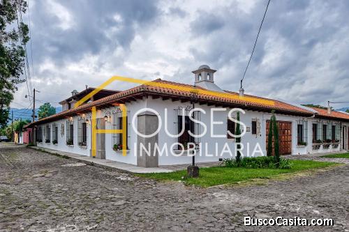 Vendo casa de esquina en Jardines de Antigua La Antigua Guatemala