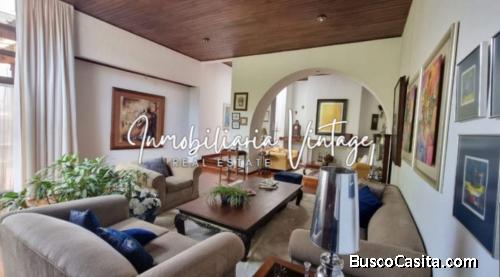 Preciosa Casa de Lujo en Colonia el Prado Zona 10