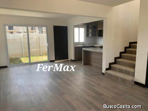 Alquilo casa NUEVA en San José Pinula. . Sala familiar y Estudio 